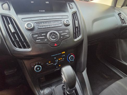 Used 2018 Ford Focus SE FWD image 6