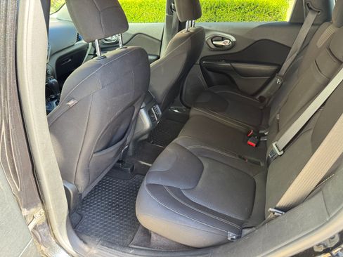 Used 2016 Jeep Cherokee Latitude w/ Comfort & Convenience Group image 14