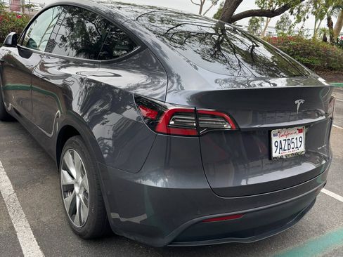 Used 2022 Tesla Model Y Long Range image 4