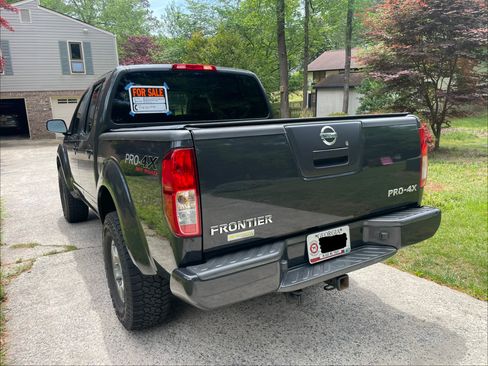 Used 2011 Nissan Frontier PRO-4X image 2