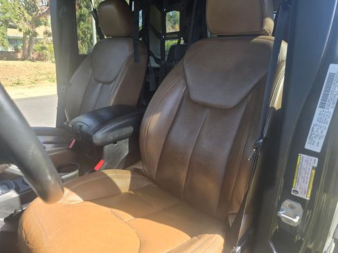 Used 2013 Jeep Wrangler Unlimited Sahara image 18