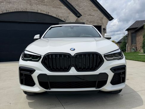 Used 2023 BMW X6 xDrive40i w/ M Sport Package AWD/4WD image 4