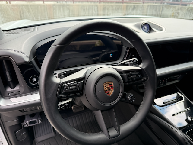 Used 2025 Porsche Cayenne S AWD/4WD image 22