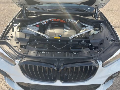 Used 2021 BMW X5 xDrive45e w/ M Sport Package image 5