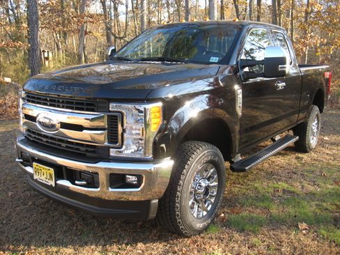 Used 2017 Ford F250 XLT w/ XLT Premium Package AWD/4WD image 1