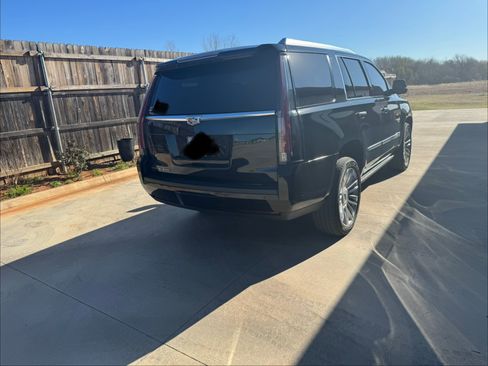 Used 2020 Cadillac Escalade Platinum image 5