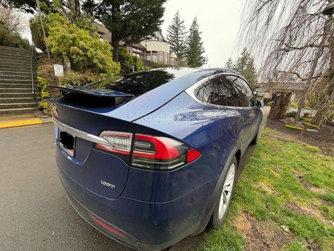 Used 2019 Tesla Model X 100D image 5