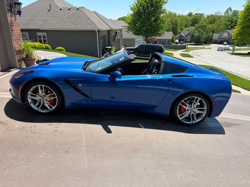 Used 2019 Chevrolet Corvette Stingray Coupe w/ 1LT RWD image 4