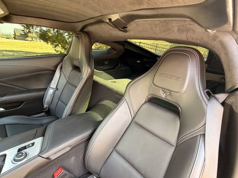 Used 2015 Chevrolet Corvette Z06 w/ 3LZ Preferred Equipment Group image 10