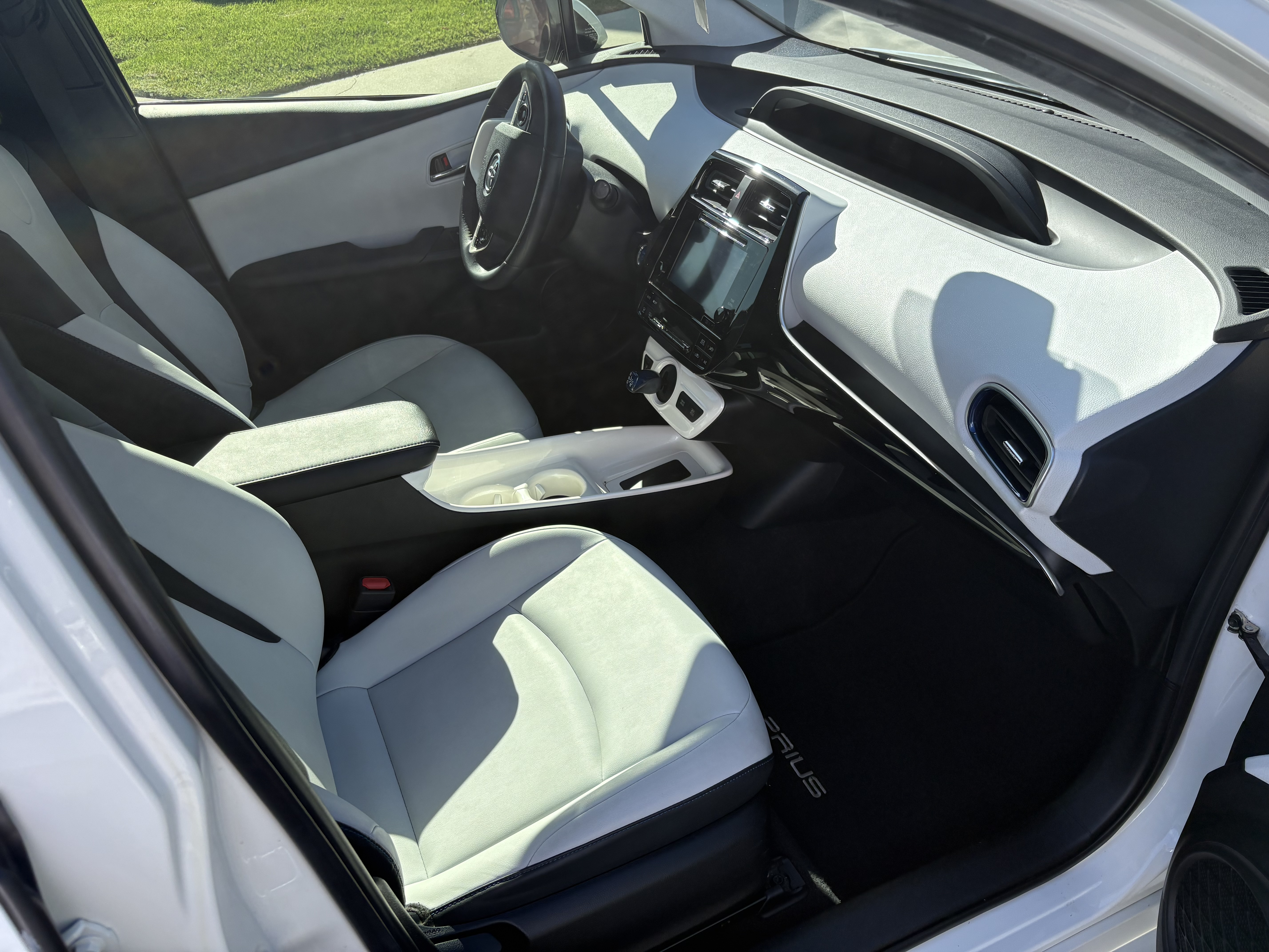 Used 2016 Toyota Prius Three Touring FWD image 15