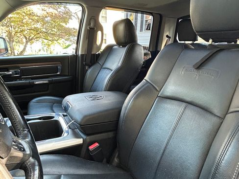 Used 2018 RAM 1500 Laramie image 8