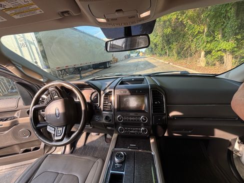 Used 2018 Ford Expedition Limited RWD image 14