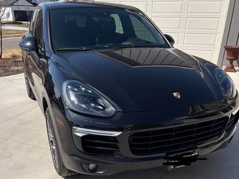Used 2016 Porsche Cayenne S image 1