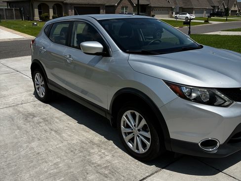 Used 2017 Nissan Rogue Sport S w/ S Appearance Package FWD image 4