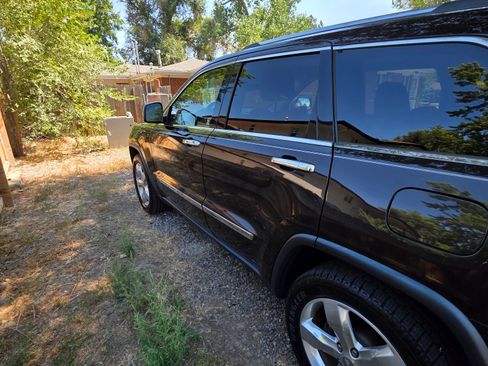 Used 2012 Jeep Grand Cherokee Overland Summit image 4