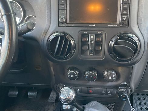 Used 2012 Jeep Wrangler Unlimited Sahara image 14