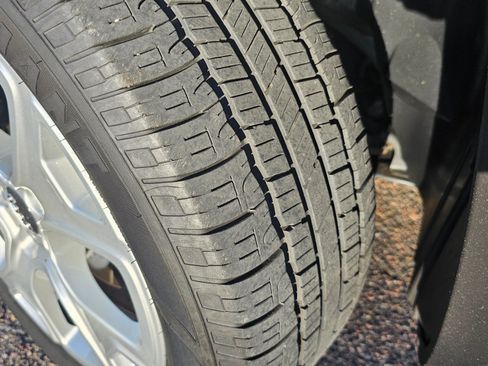 Used 2018 Jeep Renegade Limited w/ UConnect 8.4 Nav Group image 17