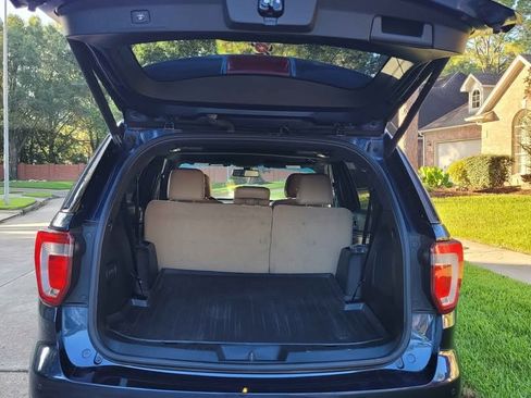 Used 2017 Ford Explorer Limited w/ Equipment Group 301A FWD image 9