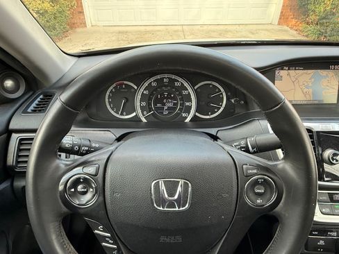 Used 2015 Honda Accord EX-L image 18