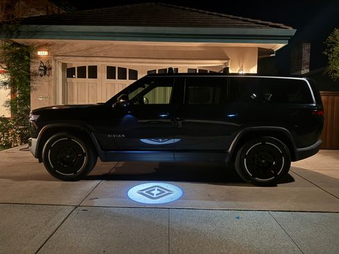 Used 2025 Rivian R1S Adventure image 9