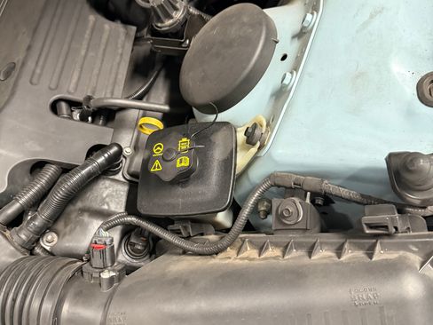 Used 2003 Ford Thunderbird image 18