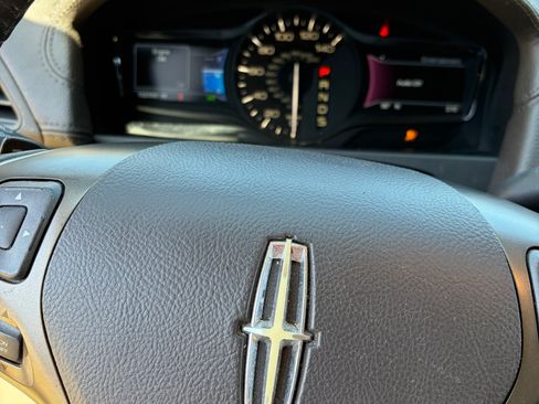 Used 2014 Lincoln MKX Sport Utility 4D w/ Equipment Group 102A image 10