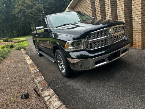 Used 2016 RAM 1500 Laramie w/ Convenience Group image 4