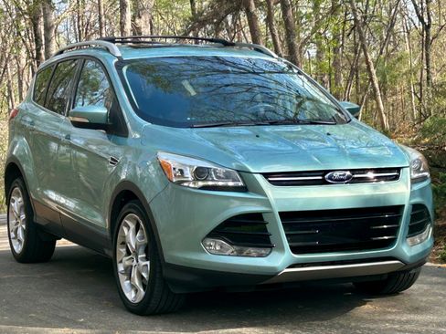 Used 2013 Ford Escape Titanium w/ Class II Trailer Tow Pkg AWD/4WD image 2
