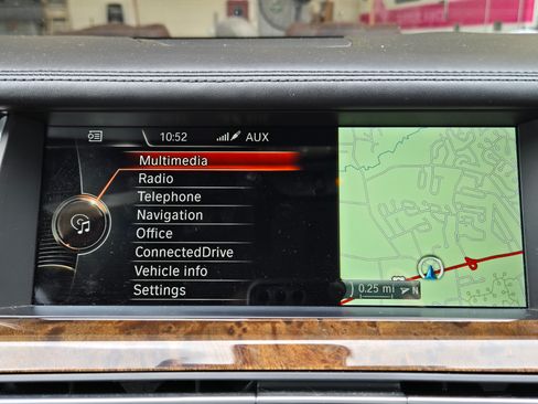 Used 2015 BMW 750i xDrive w/ M Sport Edition image 21