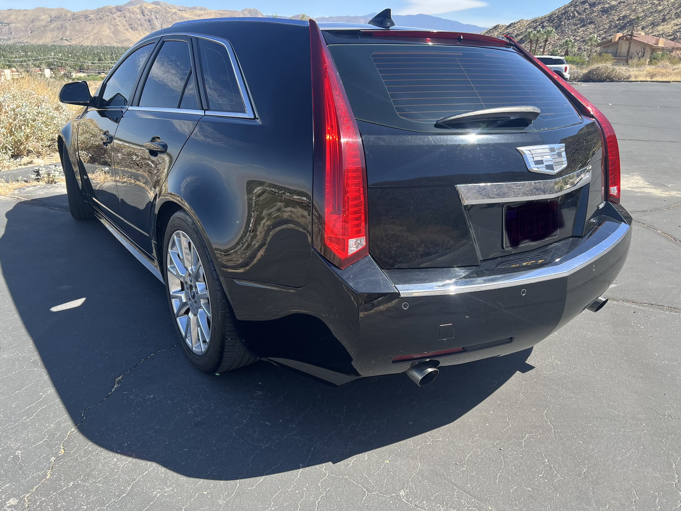 Used 2010 Cadillac CTS Premium RWD image 25