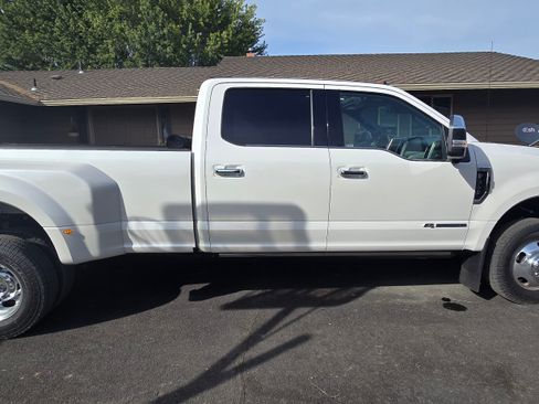 Used 2019 Ford F350 Platinum w/ Platinum Ultimate Package image 4