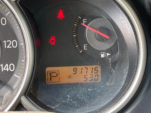 Used 2008 Nissan Versa Hatchback FWD image 16