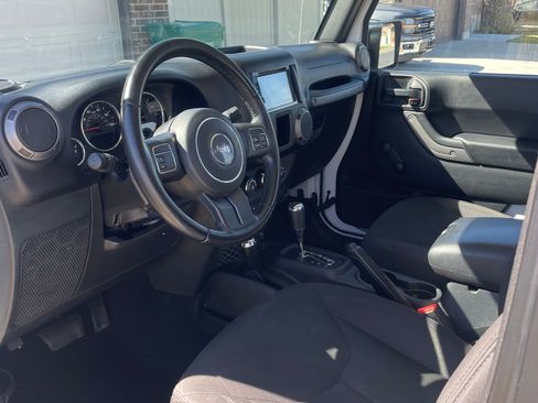 Used 2018 Jeep Wrangler Sport image 12