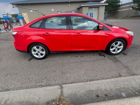 Used 2014 Ford Focus SE w/ SE Winter Package FWD image 4