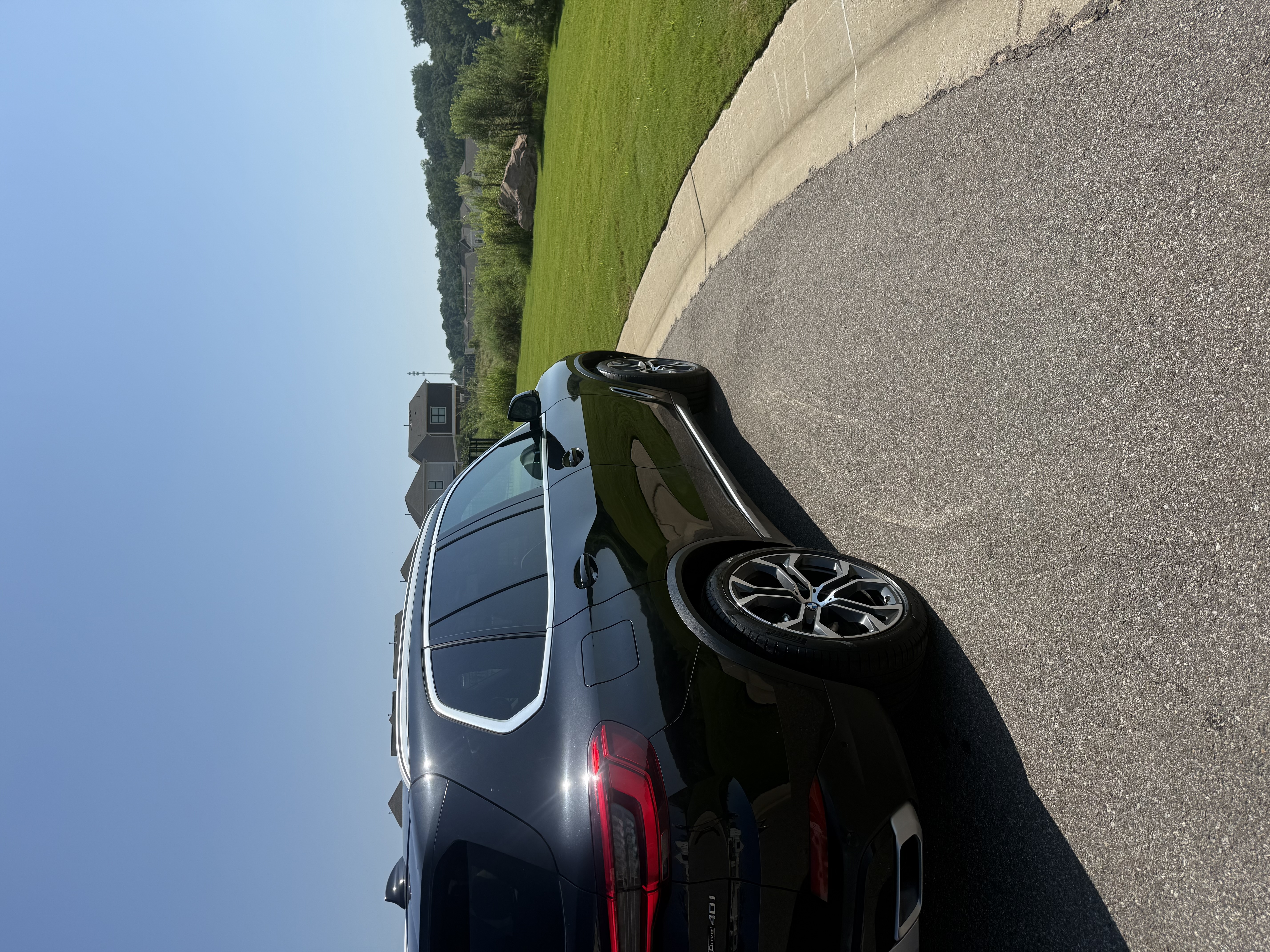 Used 2019 BMW X5 xDrive40i w/ Premium Package 2 AWD/4WD image 2