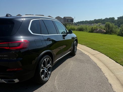 Used 2019 BMW X5 xDrive40i w/ Premium Package 2 AWD/4WD image 2