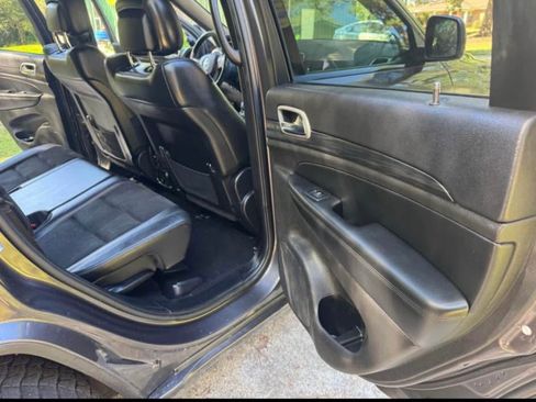 Used 2019 Jeep Grand Cherokee Altitude image 14