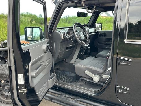 Used 2010 Jeep Wrangler Unlimited Sport image 11