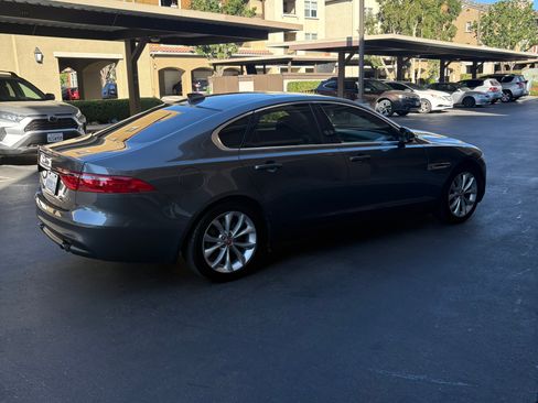 Used 2018 Jaguar XF Premium RWD image 12