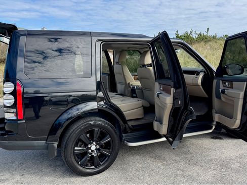 Used 2016 Land Rover LR4 HSE Silver Edition image 2