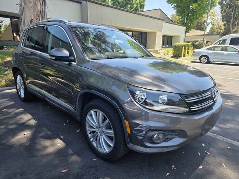 Used 2013 Volkswagen Tiguan SE FWD image 1