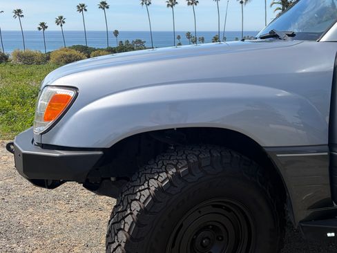 Used 2001 Lexus LX 470 4WD image 9