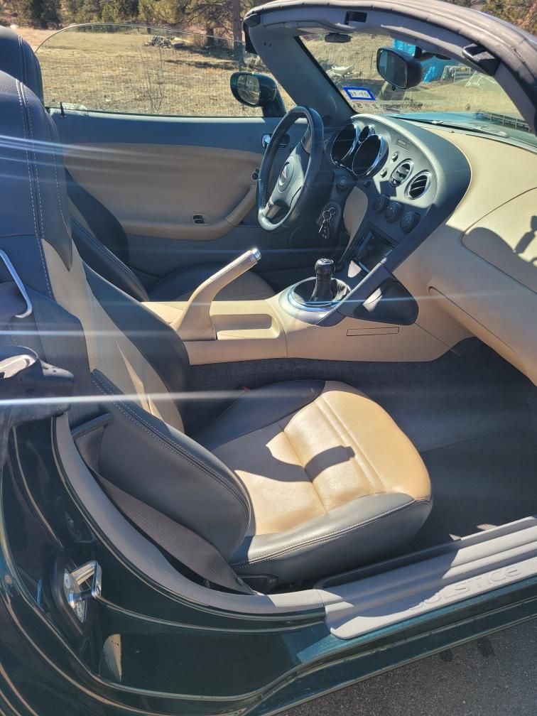 Used 2006 Pontiac Solstice Convertible w/ Premium Package RWD image 4