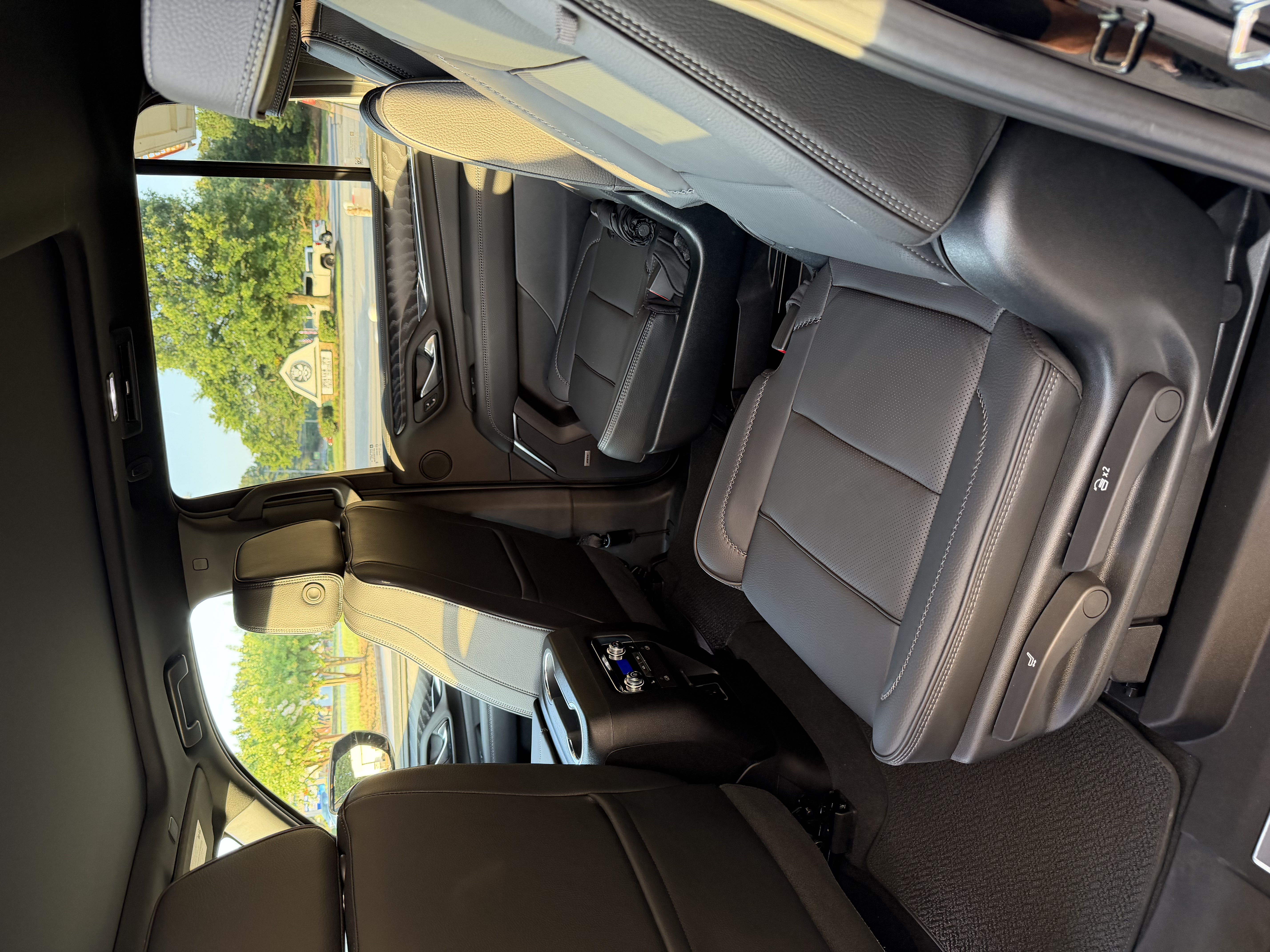 Used 2023 GMC Yukon XL Denali AWD/4WD image 26