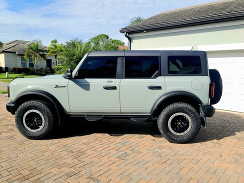 Used 2022 Ford Bronco Badlands image 8