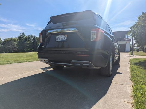 Used 2021 Ford Explorer XLT w/ Equipment Group 202A RWD image 13