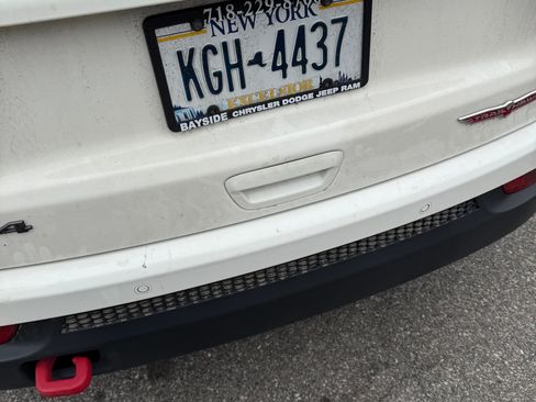 Used 2021 Jeep Compass Trailhawk image 4