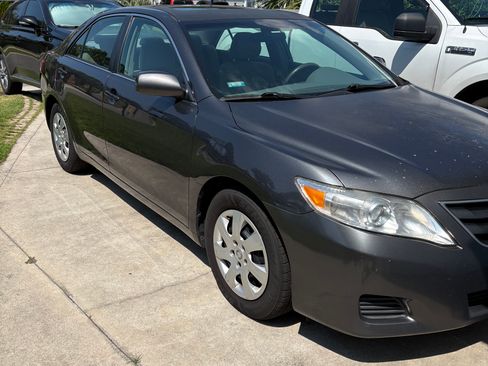 Used 2010 Toyota Camry LE FWD image 1