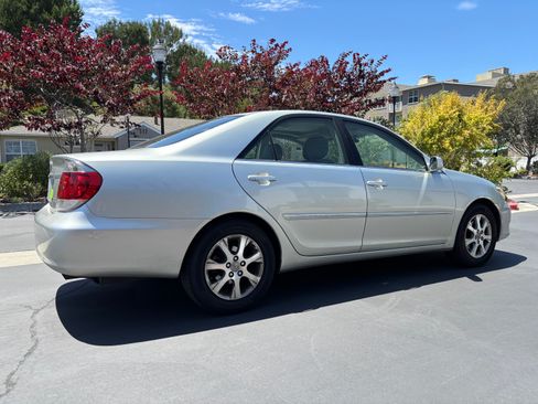 Used 2005 Toyota Camry LE FWD image 6