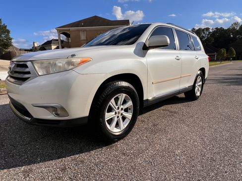 Used 2011 Toyota Highlander SE image 1